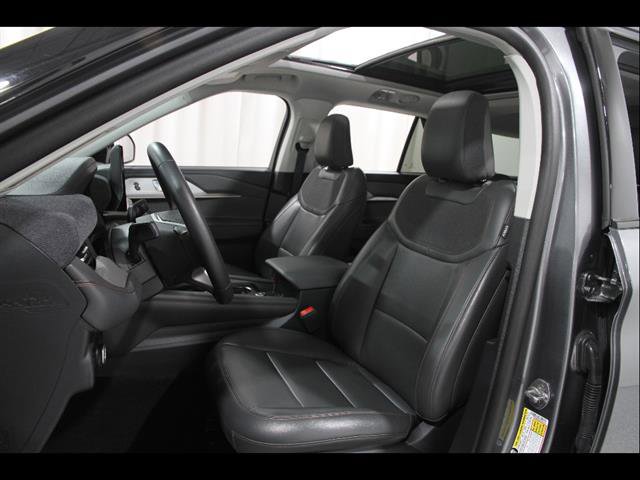 Certified 2025 Ford Explorer Active w/ Active Comfort Package AWD/4WD image 5