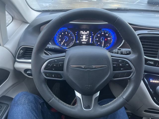 Used 2022 Chrysler Voyager LX image 30