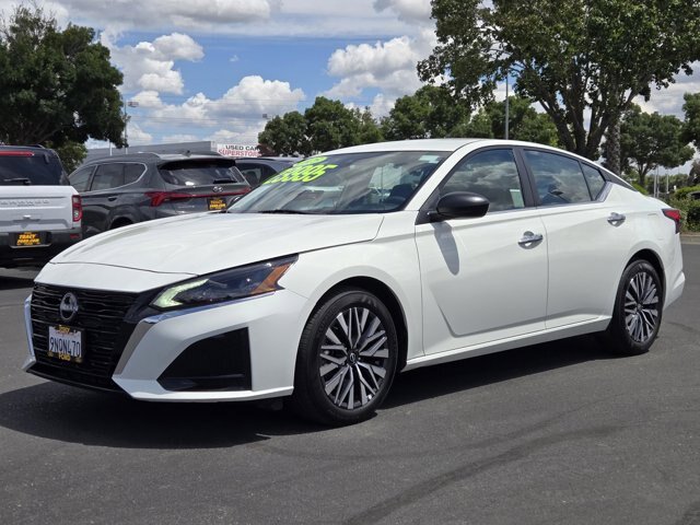 Used 2025 Nissan Altima 2.5 SV FWD image 8