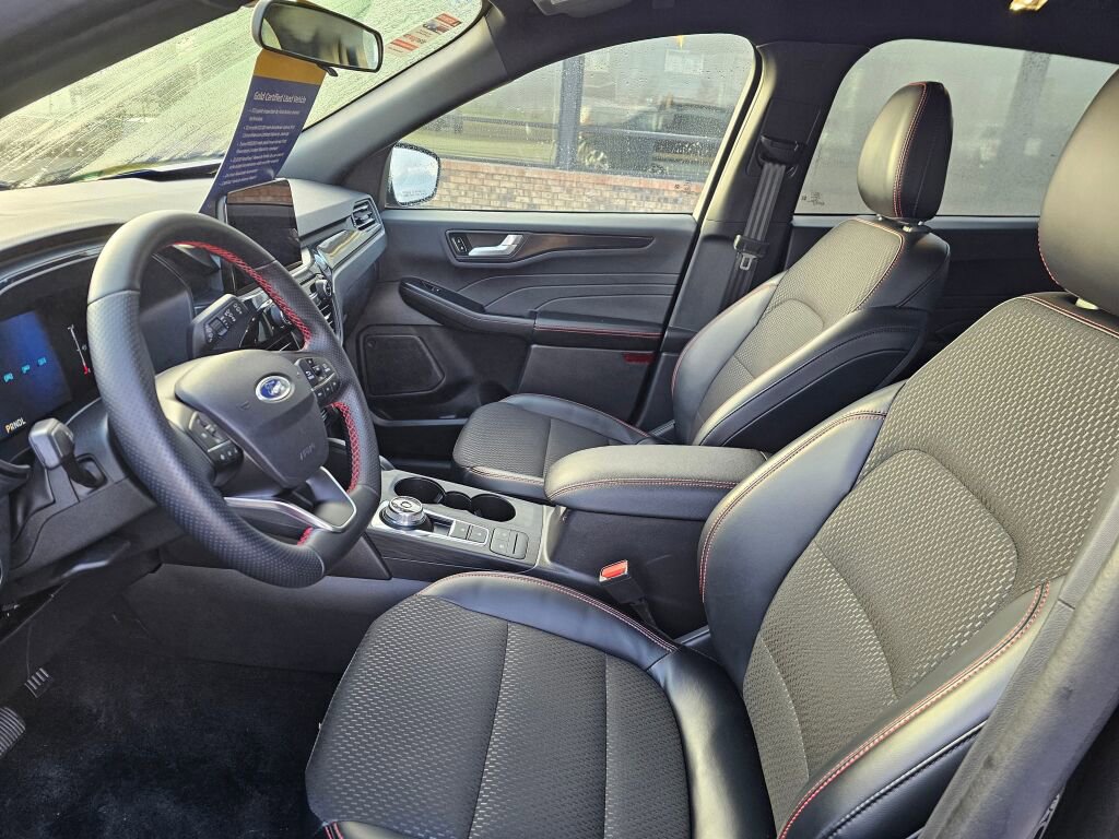 Certified 2025 Ford Escape ST-Line image 17