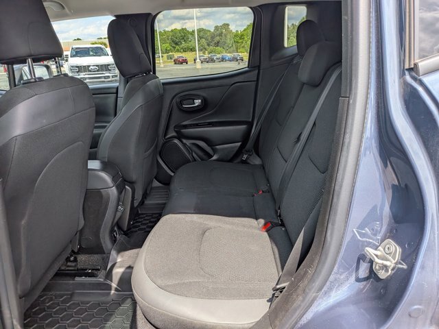 Used 2020 Jeep Renegade Altitude FWD image 28