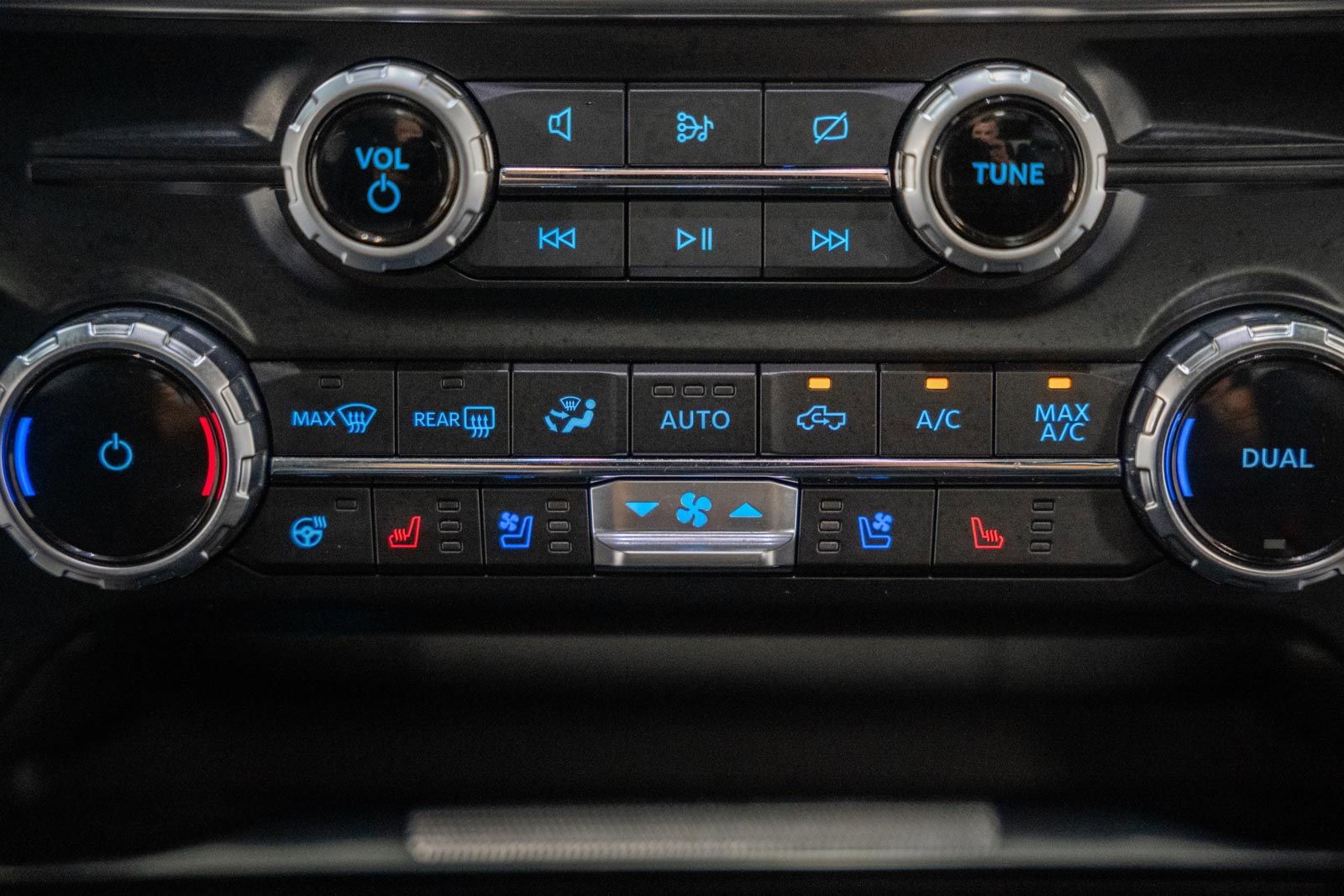 Certified 2023 Ford F150 Raptor w/ Raptor 37 Performance Package AWD/4WD image 28