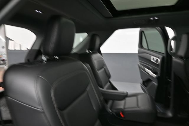 Certified 2022 Ford Explorer XLT w/ Equipment Group 202A AWD/4WD image 27