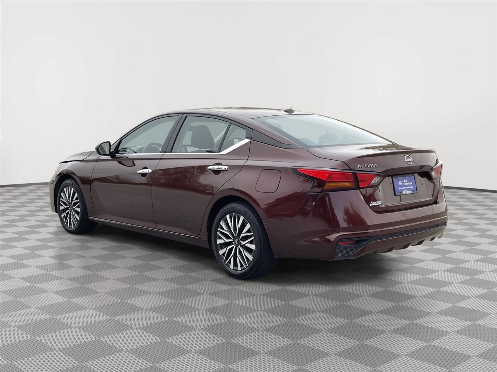 Used 2025 Nissan Altima 2.5 SV FWD image 9