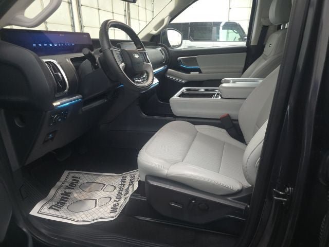Certified 2025 Ford Expedition Platinum w/ Driver's Package AWD/4WD image 17
