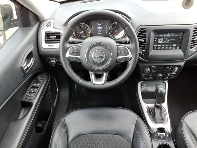 Used 2020 Jeep Compass Latitude w/ Cold Weather Group FWD image 5