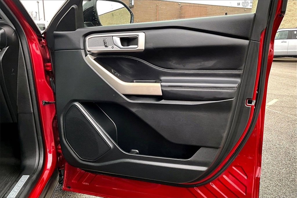 Certified 2022 Ford Explorer Limited w/ Equipment Group 301A image 23