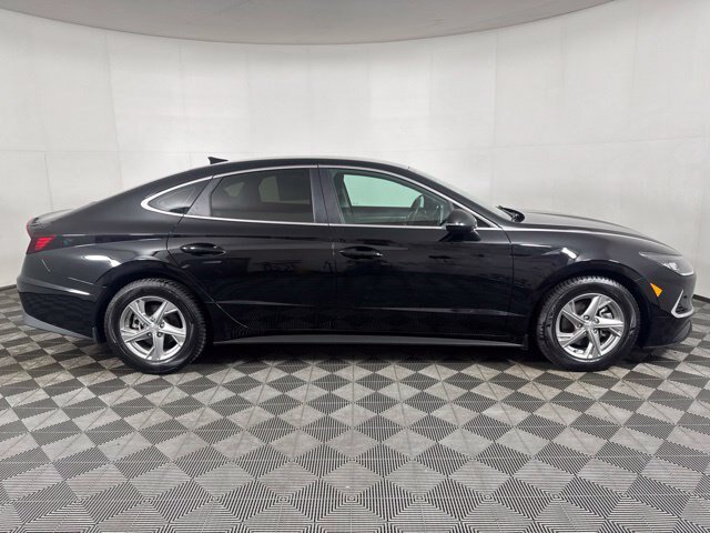 Used 2023 Hyundai Sonata SE w/ Preferred Accessory Package FWD image 2