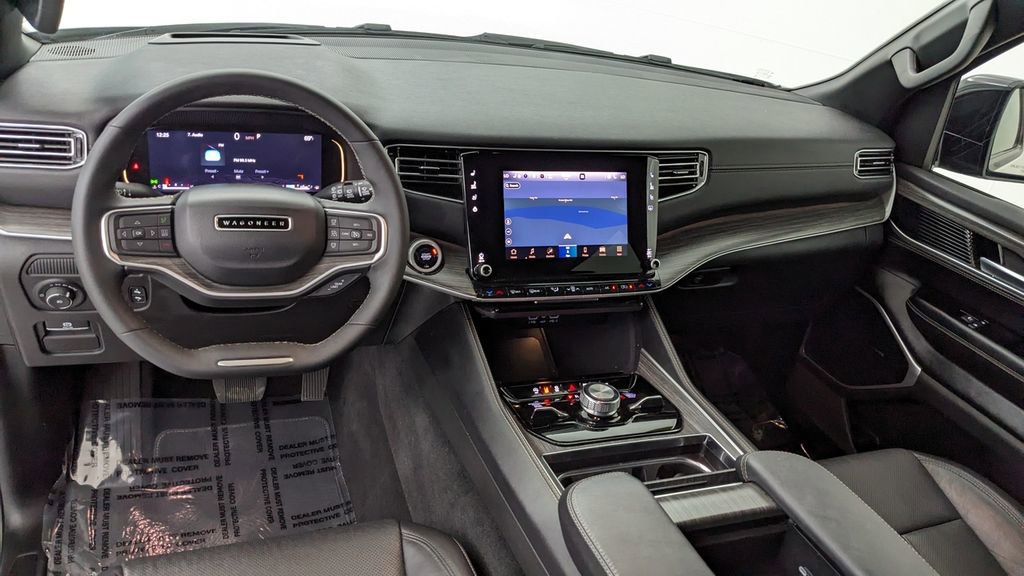 Used 2024 Jeep Wagoneer Series III image 3