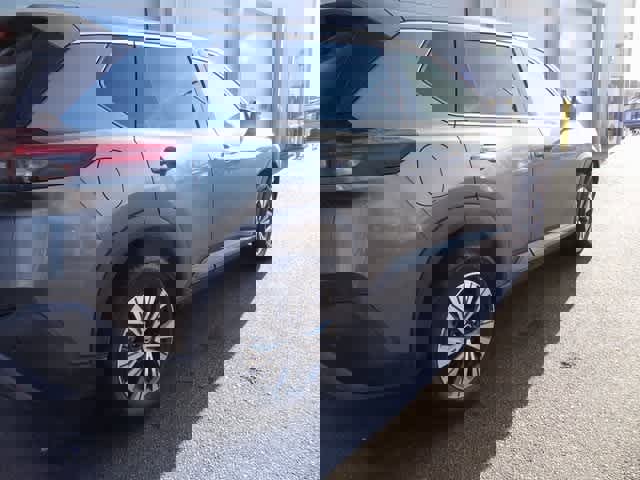 Used 2021 Nissan Rogue SV image 5