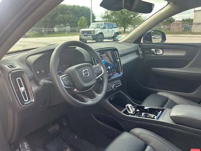 Used 2023 Volvo XC40 B5 Ultimate w/ Protection Package Premier AWD/4WD image 4