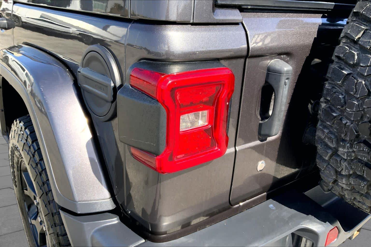 Used 2018 Jeep Wrangler Unlimited Sahara w/ Quick Order Package 24M Moab AWD/4WD image 25