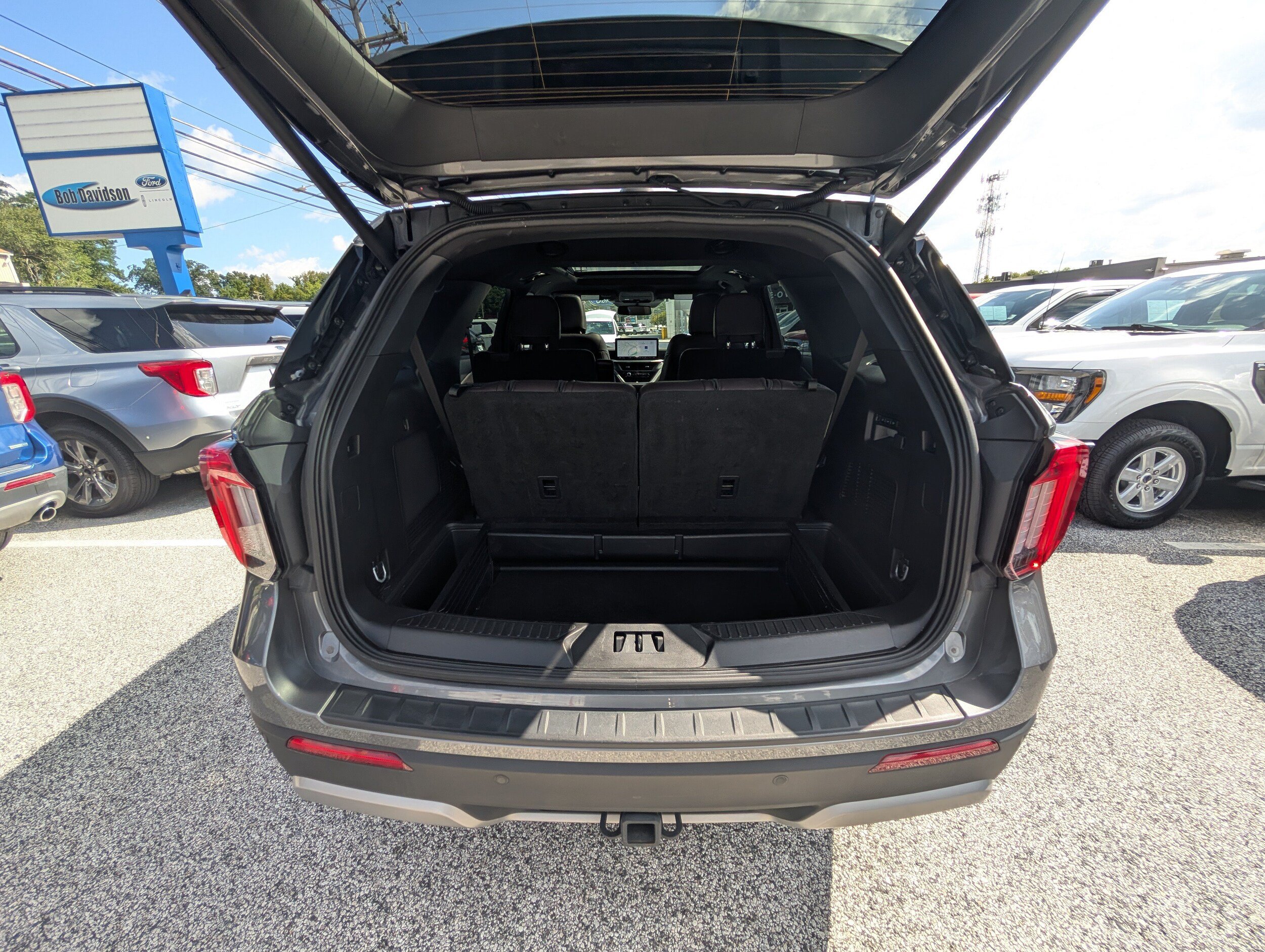 Certified 2025 Ford Explorer Platinum w/ LUX Leather Package AWD/4WD image 15