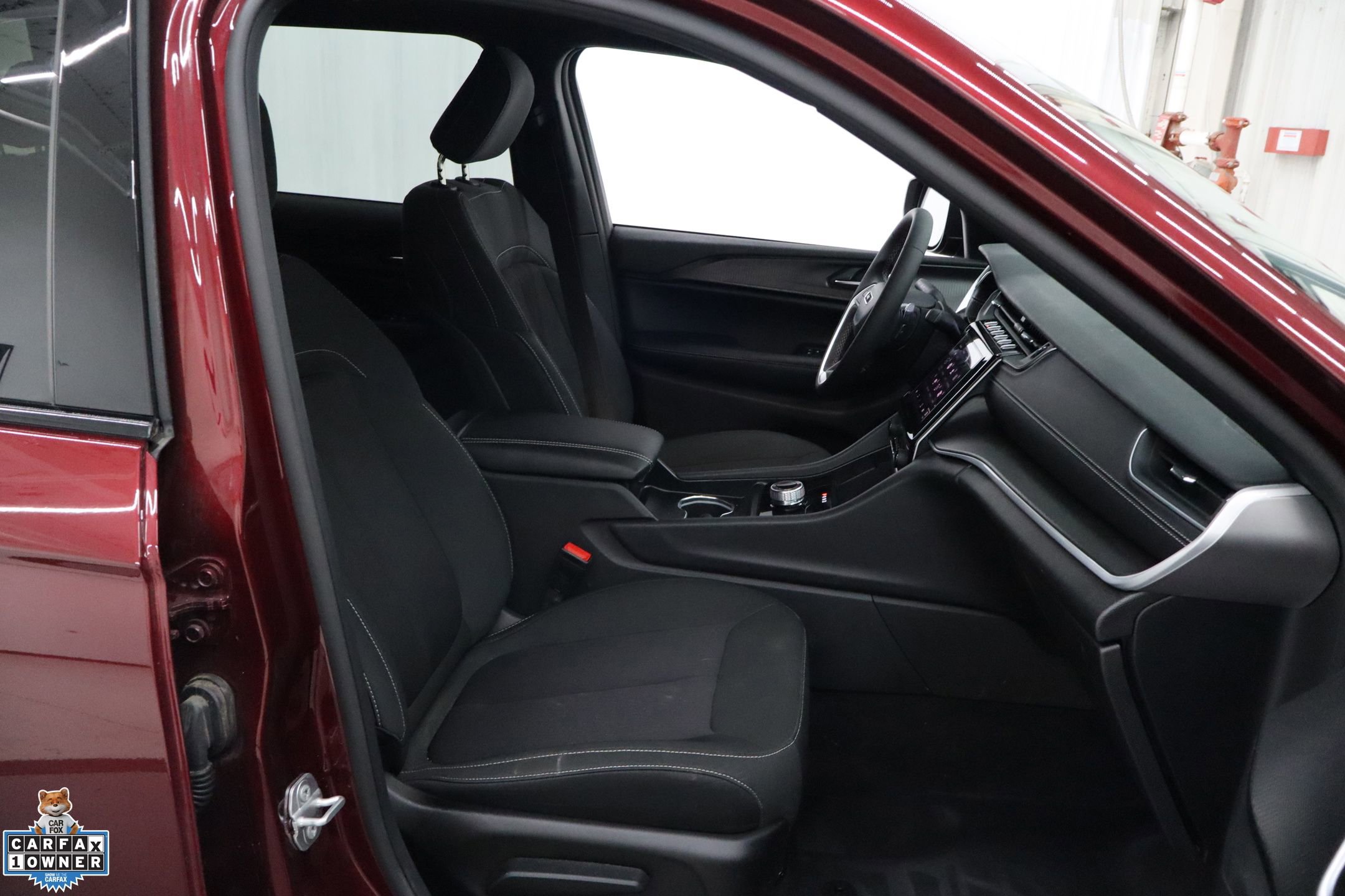 Used 2025 Jeep Grand Cherokee L Laredo image 31