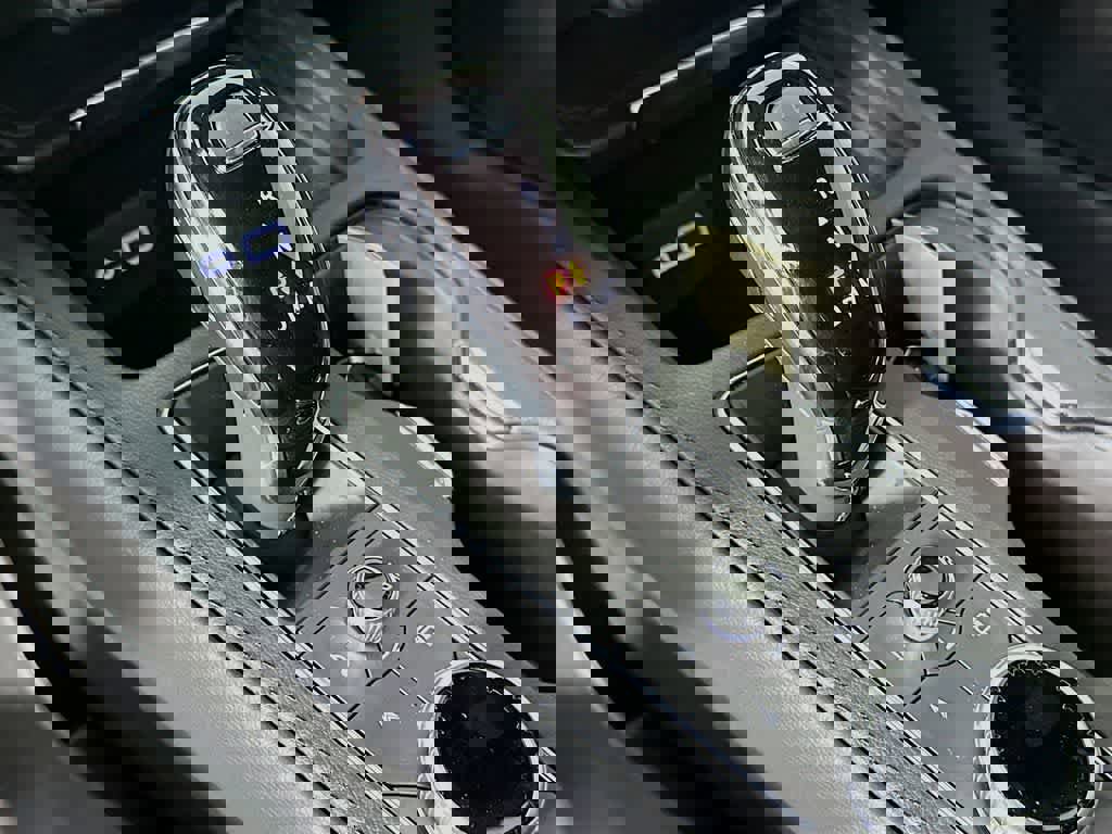 Used 2025 Cadillac XT4 Premium Luxury image 22