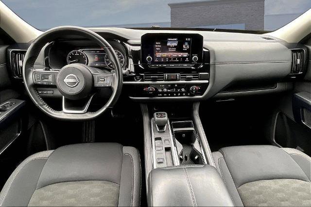 Used 2025 Nissan Pathfinder SV FWD image 7
