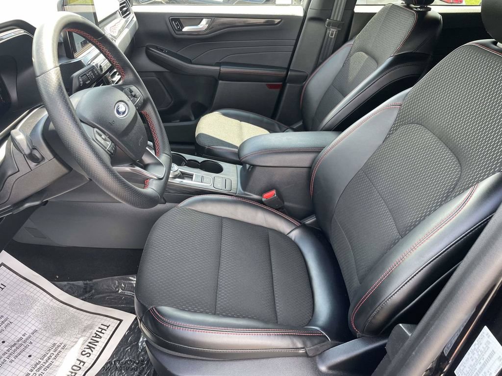 Certified 2025 Ford Escape ST-Line AWD/4WD image 13