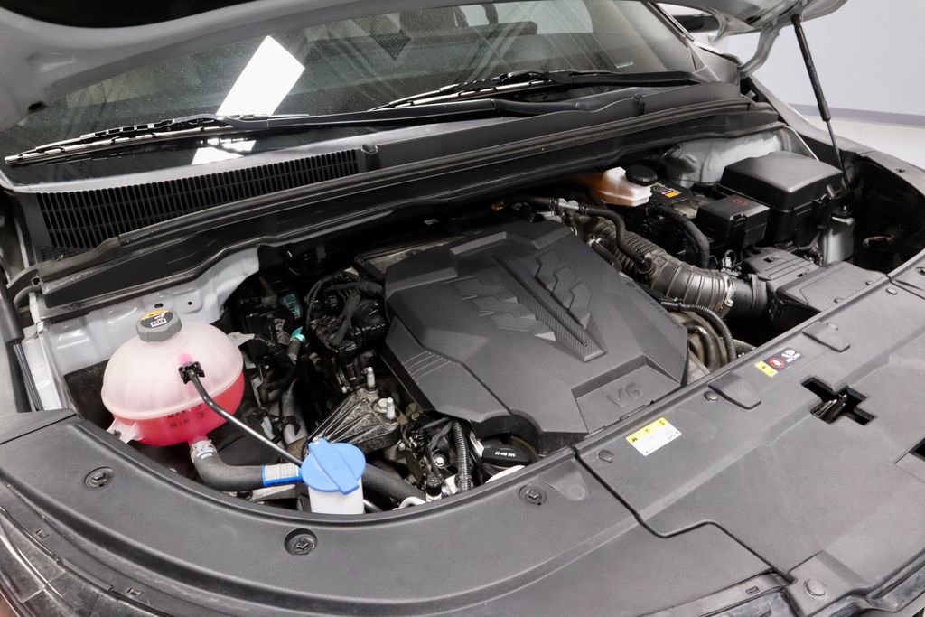 Used 2025 Kia Carnival EX image 19