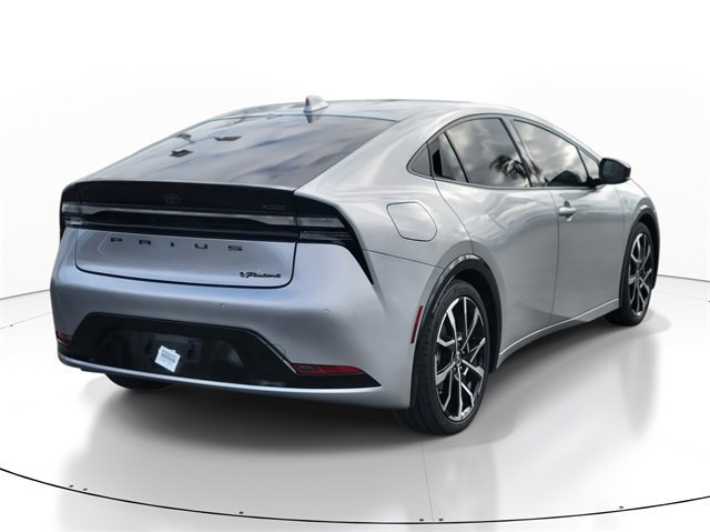 Used 2023 Toyota Prius Prime SE image 3