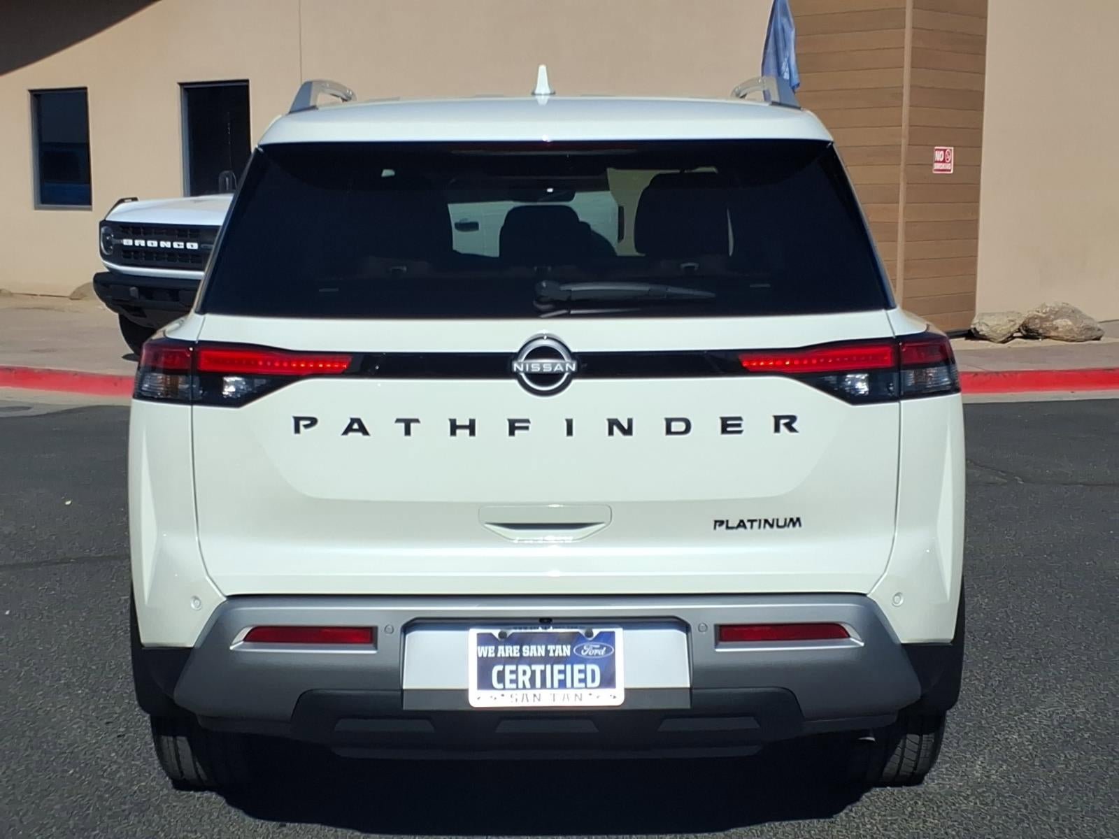 Used 2024 Nissan Pathfinder Platinum w/ Black Appearance Package FWD image 5