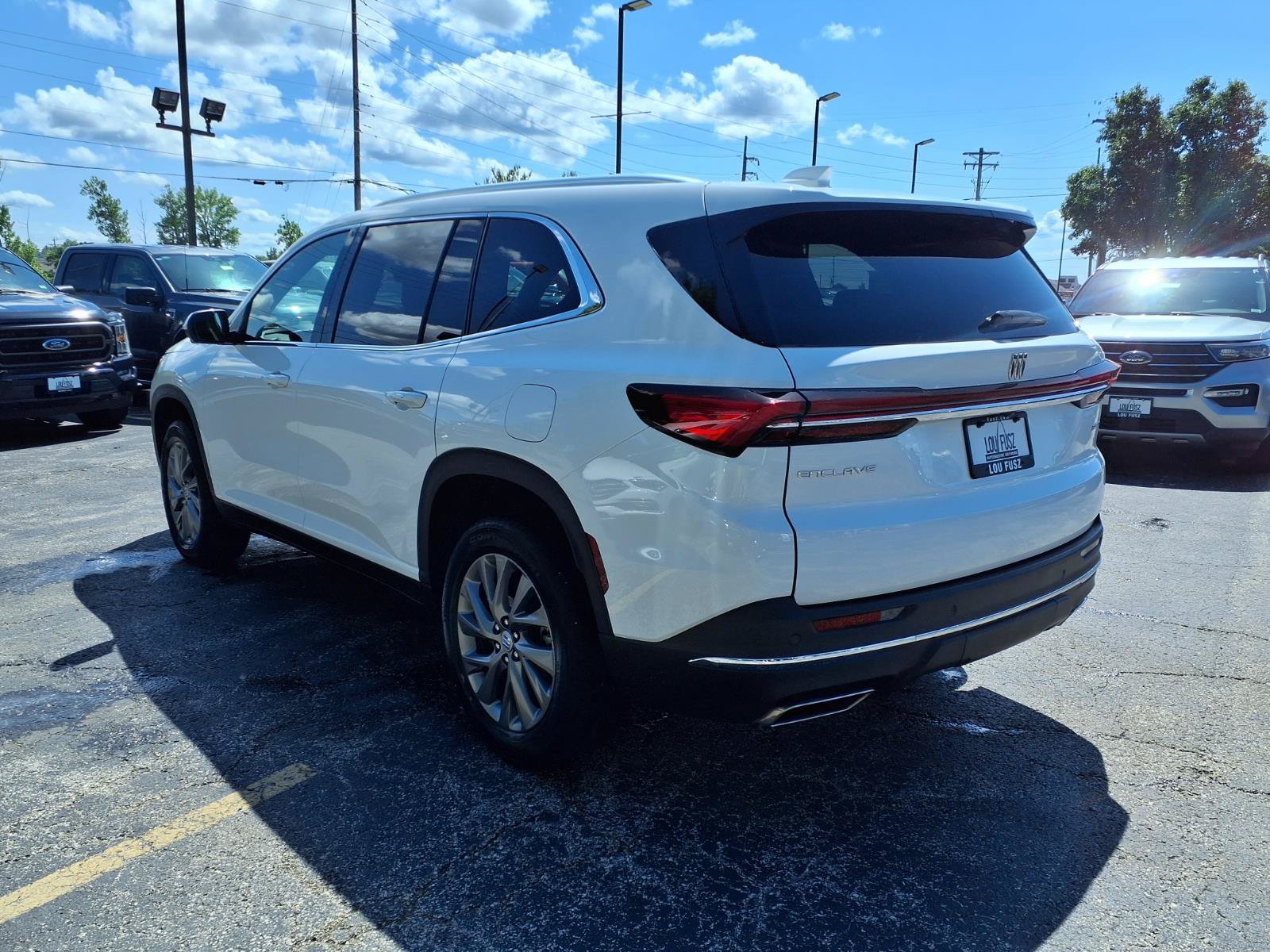 Used 2025 Buick Enclave Preferred FWD image 3