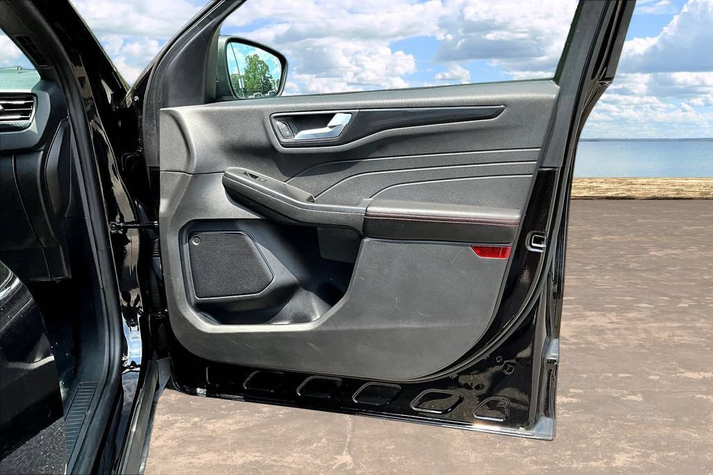 Certified 2025 Ford Escape ST-Line FWD image 29