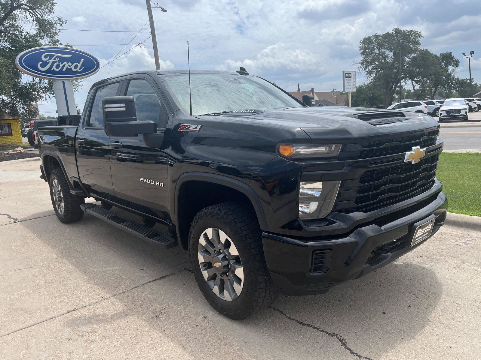 Used 2024 Chevrolet Silverado 2500 Custom w/ Custom Value Package AWD/4WD image 4