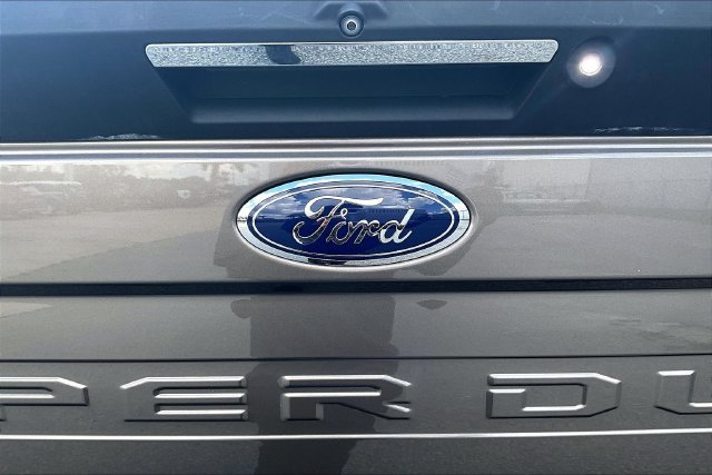 Certified 2022 Ford F350 Lariat w/ Tremor Off-Road Package AWD/4WD image 9