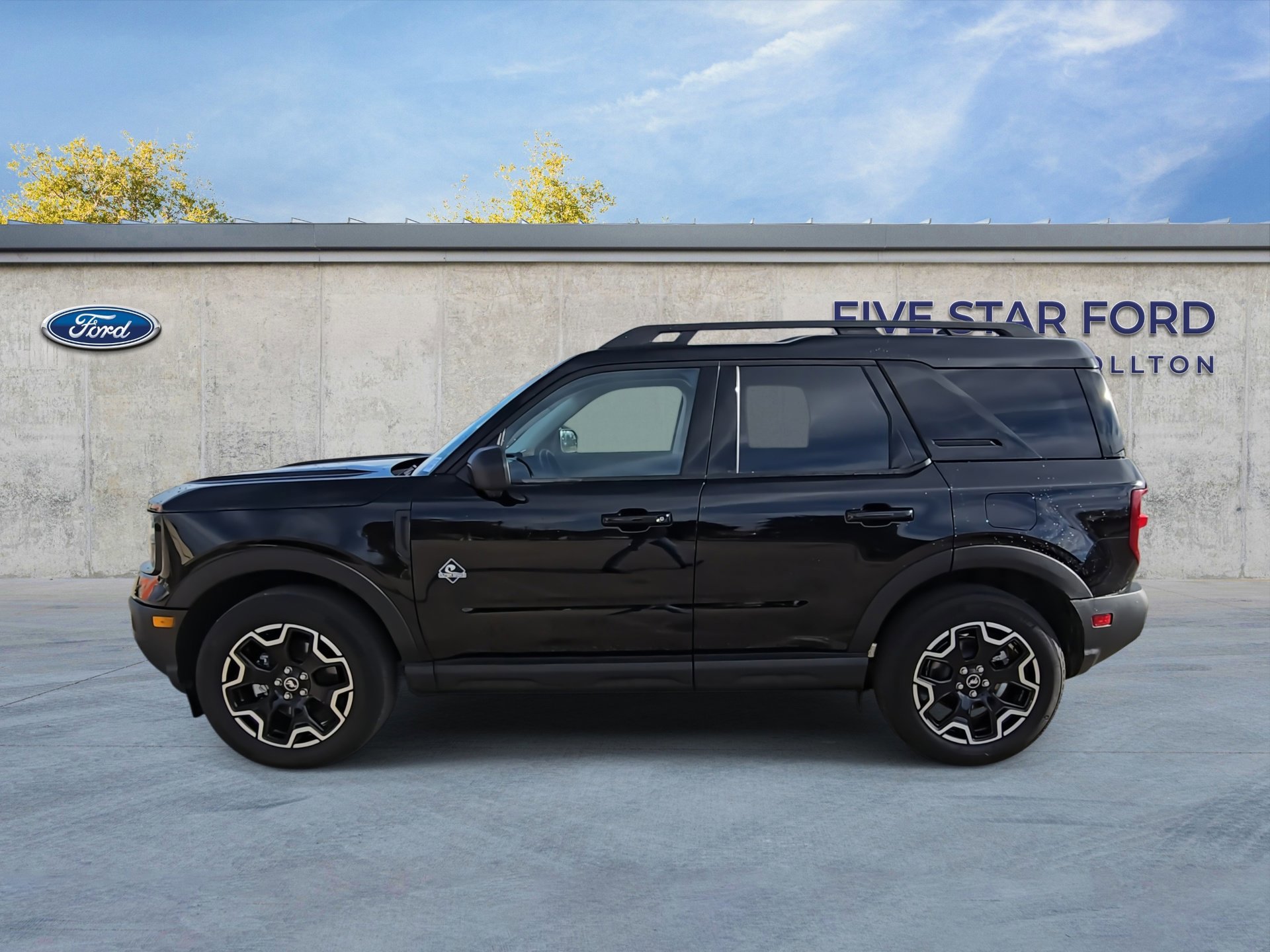 Certified 2025 Ford Bronco Sport Outer Banks w/ Outer Banks Tech Package+ image 2