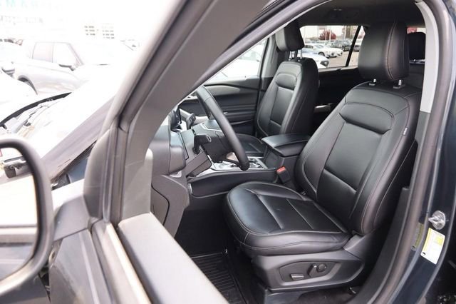 Certified 2024 Ford Explorer XLT w/ Equipment Group 202A image 9