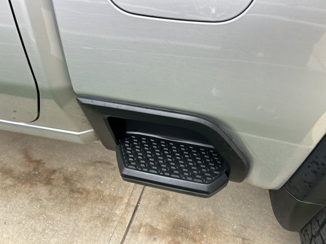 Used 2022 GMC Sierra 2500 SLE w/ SLE Value Package; AWD/4WD image 9