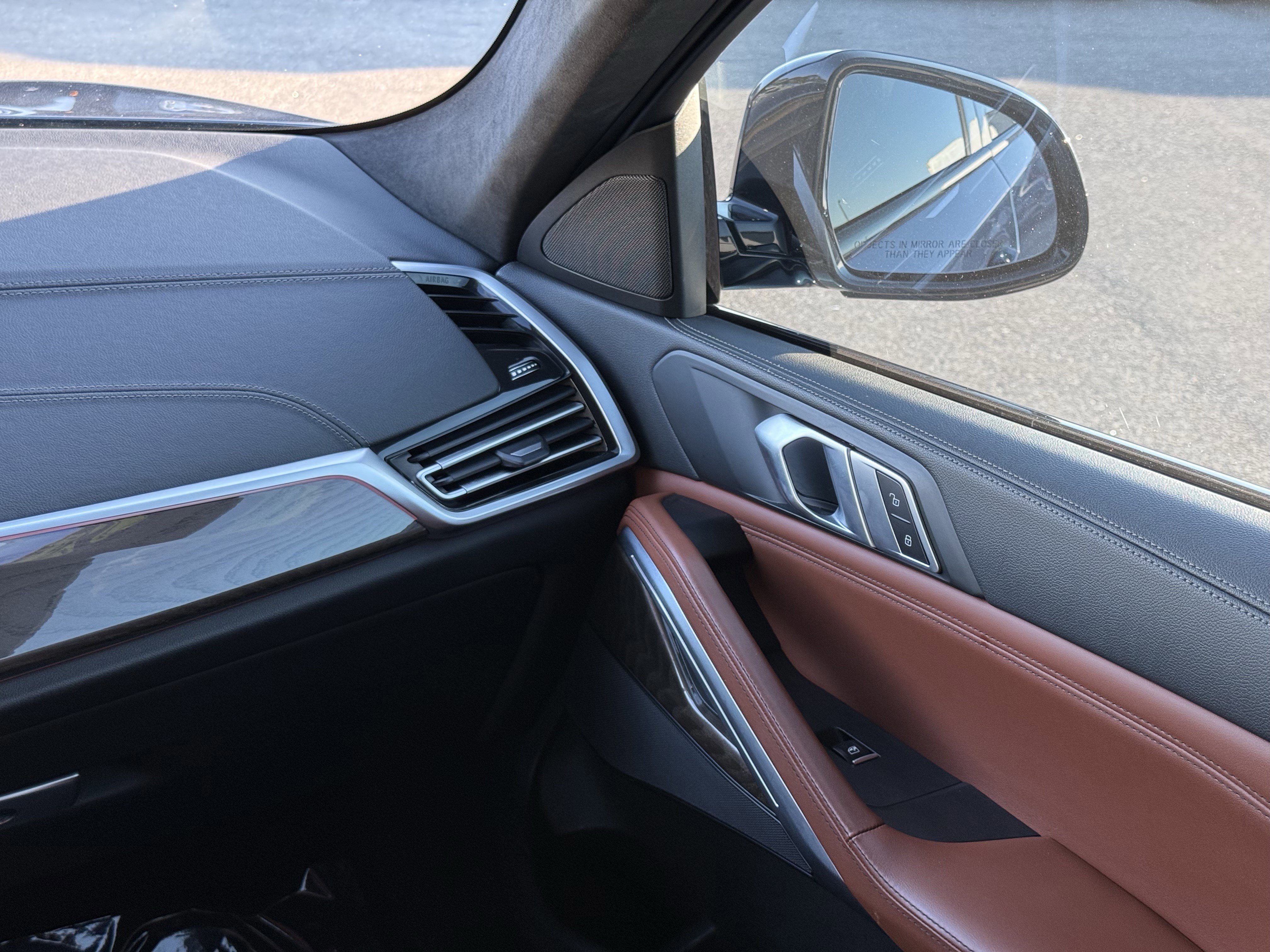 Used 2022 BMW X6 xDrive40i w/ M Sport Package image 18