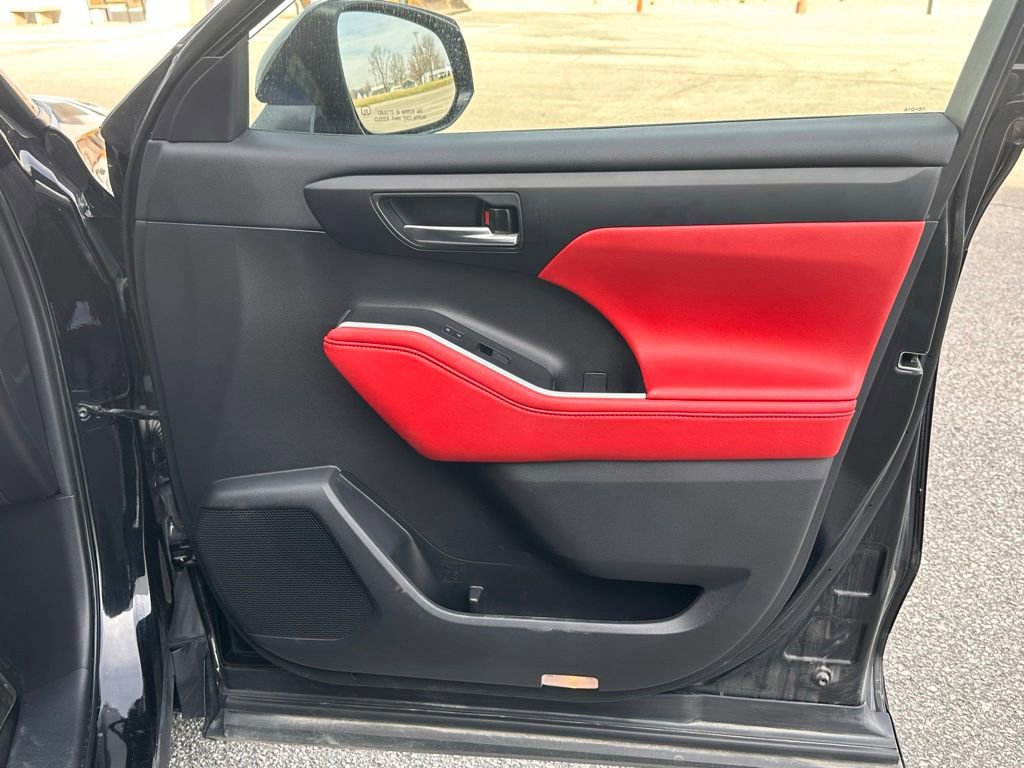 Used 2021 Toyota Highlander XSE image 23