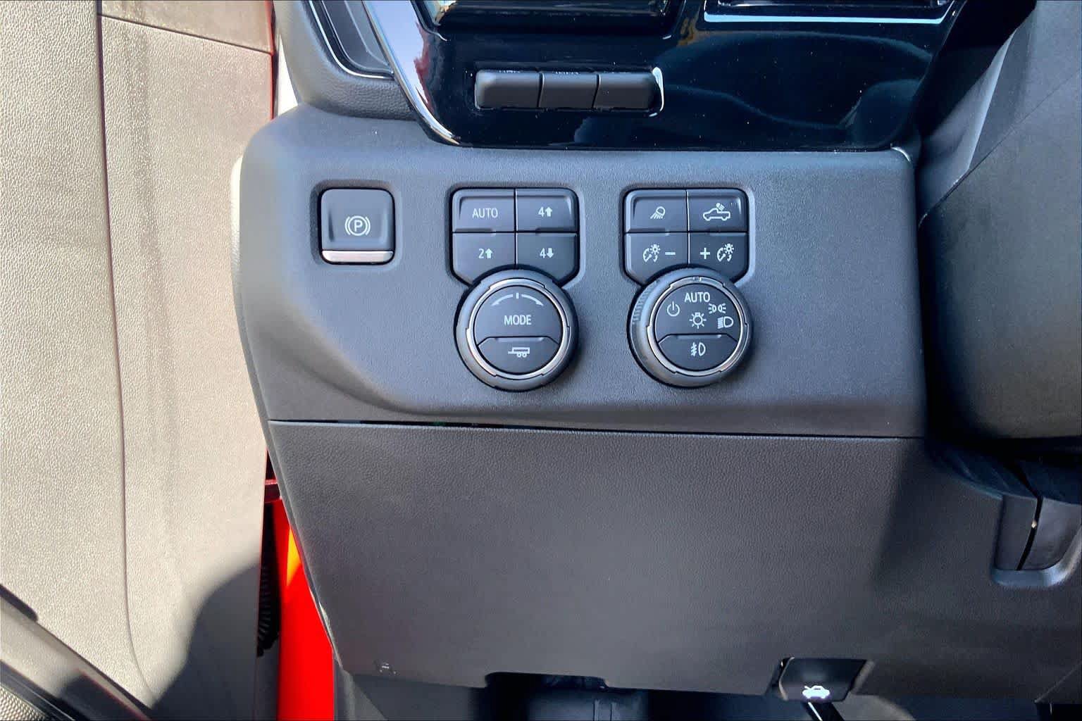 Used 2025 Chevrolet Silverado 2500 ZR2 w/ Technology Package AWD/4WD image 35