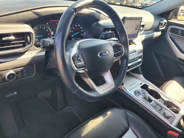 Certified 2022 Ford Explorer XLT w/ Equipment Group 202A image 9