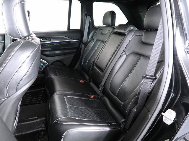 Used 2022 Jeep Grand Cherokee Overland AWD/4WD image 16