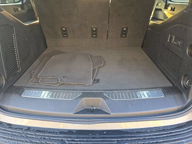 Used 2024 Chevrolet Suburban Premier AWD/4WD image 7