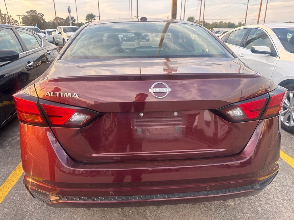 Used 2025 Nissan Altima 2.5 SV FWD image 4