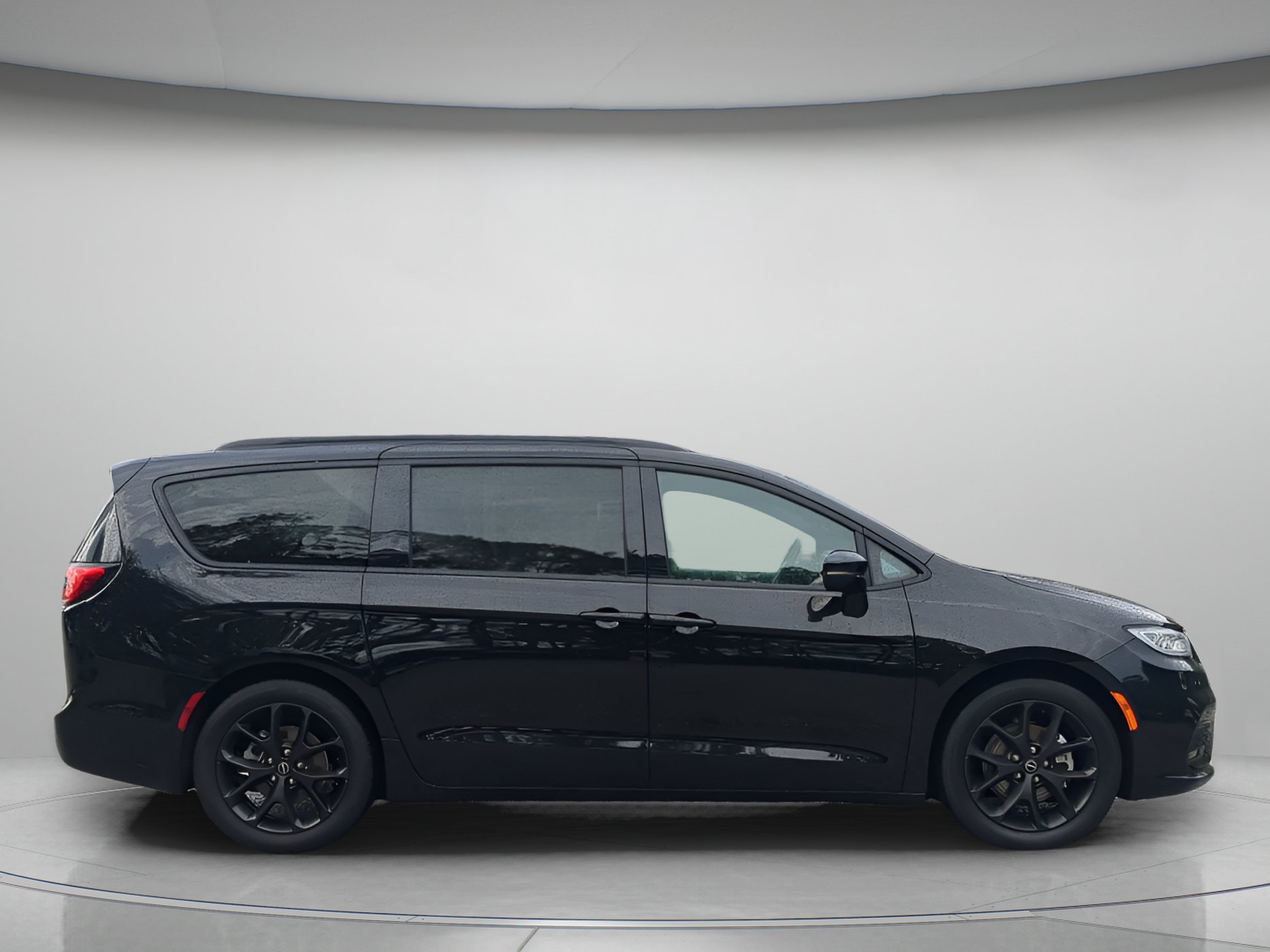 Used 2025 Chrysler Pacifica Limited FWD image 39