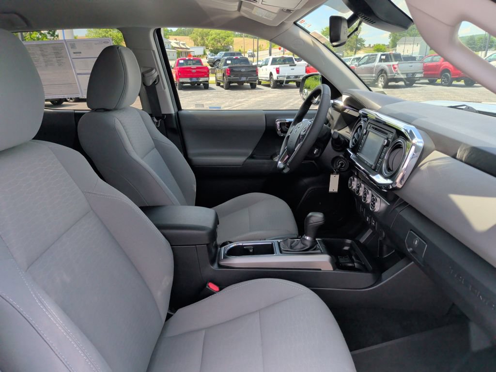 Used 2019 Toyota Tacoma SR5 AWD/4WD image 16