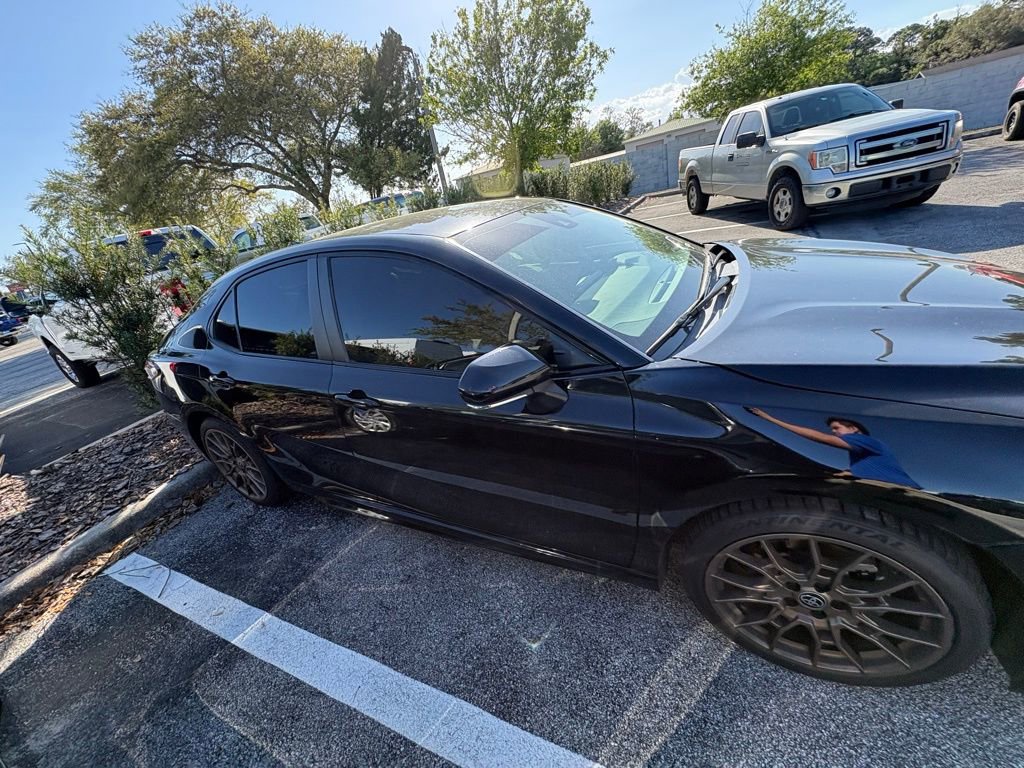 Used 2024 Toyota Camry SE w/ Convenience Package image 3