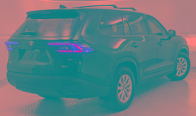 Used 2024 Toyota Grand Highlander AWD image 3