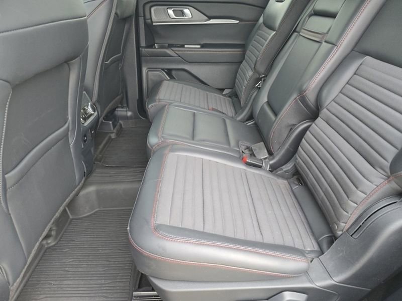 Certified 2025 Ford Explorer ST-Line w/ ST-Line Street Pack image 11