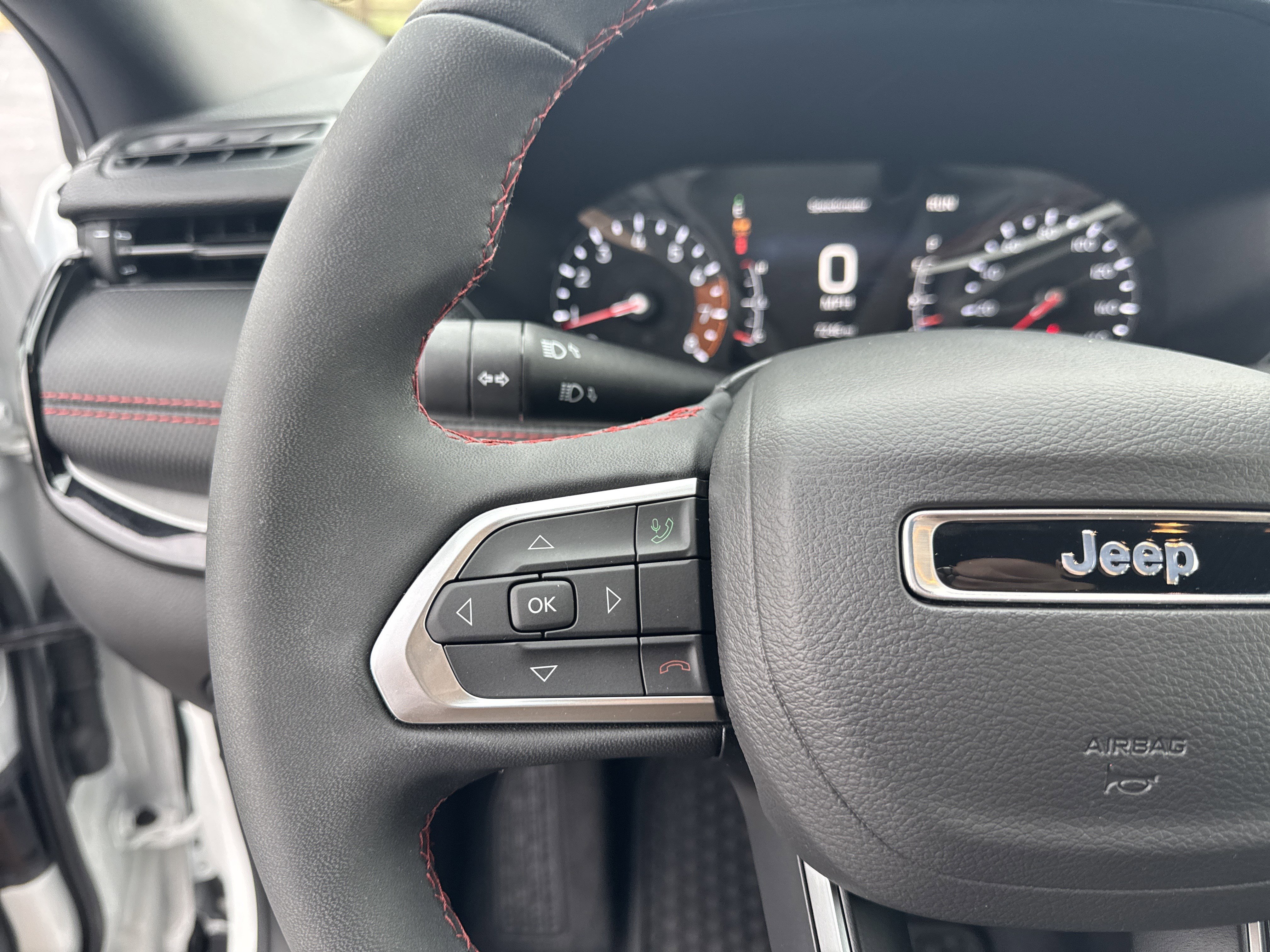 Used 2025 Jeep Compass Trailhawk image 23