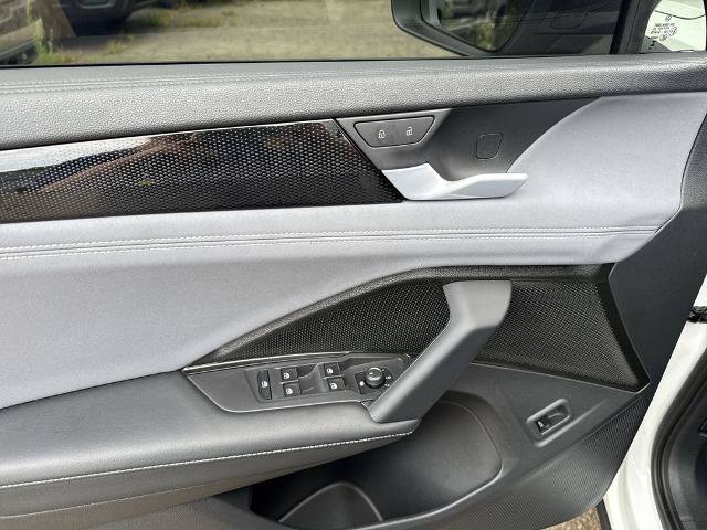 Used 2025 Volkswagen Tiguan SE R-Line AWD/4WD image 13
