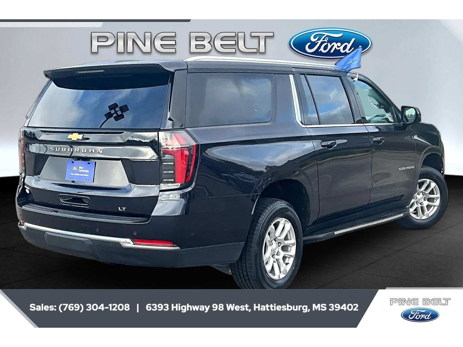 Used 2025 Chevrolet Suburban LT RWD image 11