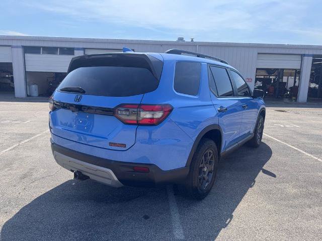 Used 2025 Honda Pilot TrailSport image 9