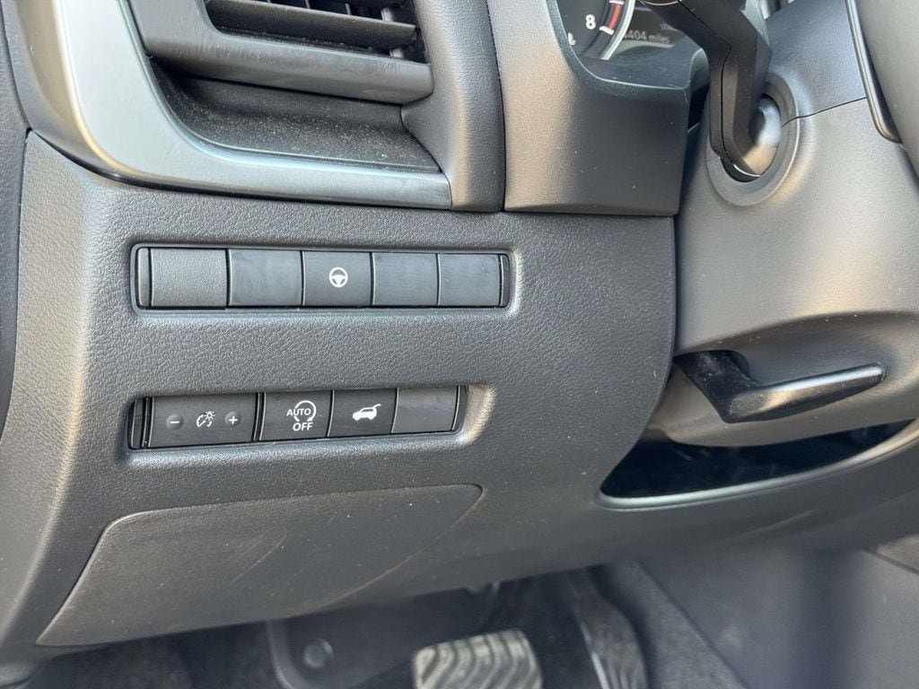 Used 2026 Nissan Rogue SV FWD image 10