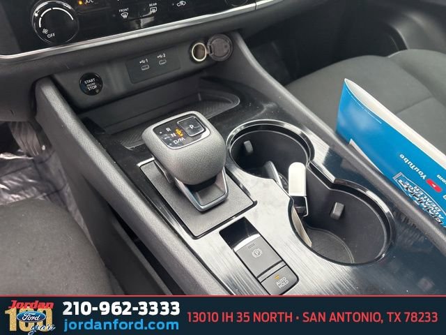 Used 2024 Nissan Rogue S FWD image 11