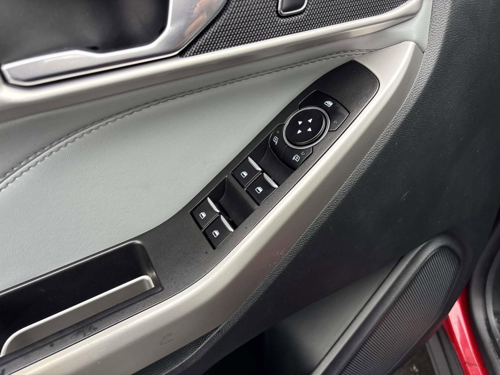 Certified 2022 Ford Explorer XLT w/ Equipment Group 202A image 15